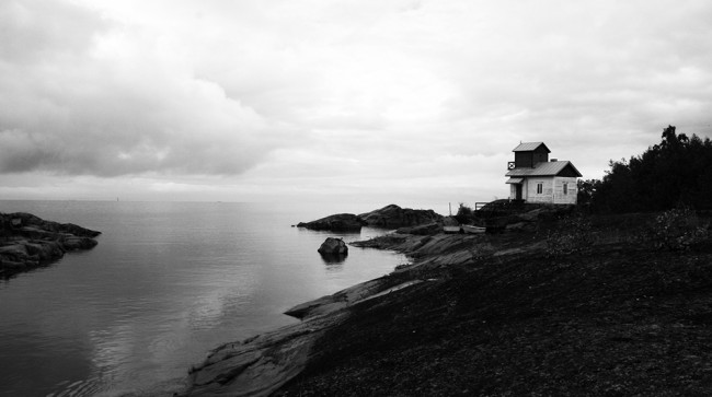 mvhut_by_the_sea_pieni kopio.jpg